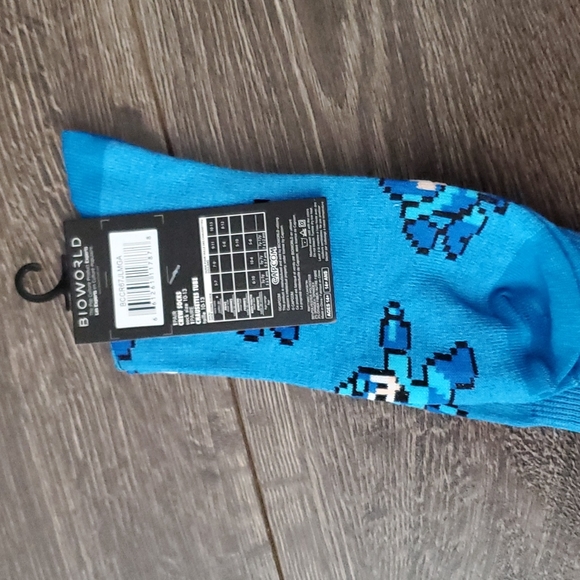 8 pairs of socks - Brand New - Super Mario, Play Station, Mega Man & Marvel - Picture 5 of 9